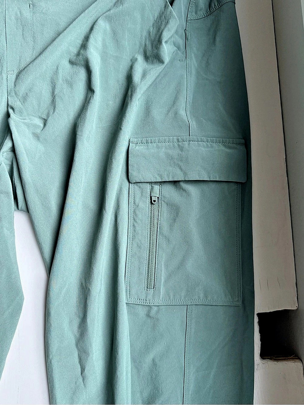all in motion Women's Active Light Mid-Rise Cargo Joggers Green Large. - Picture 3 of 4